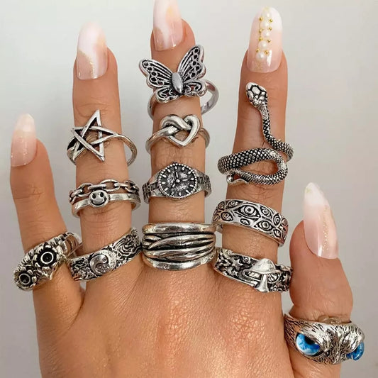 What's Hot Now? A Look at the Most Popular Women's Jewelry Trends